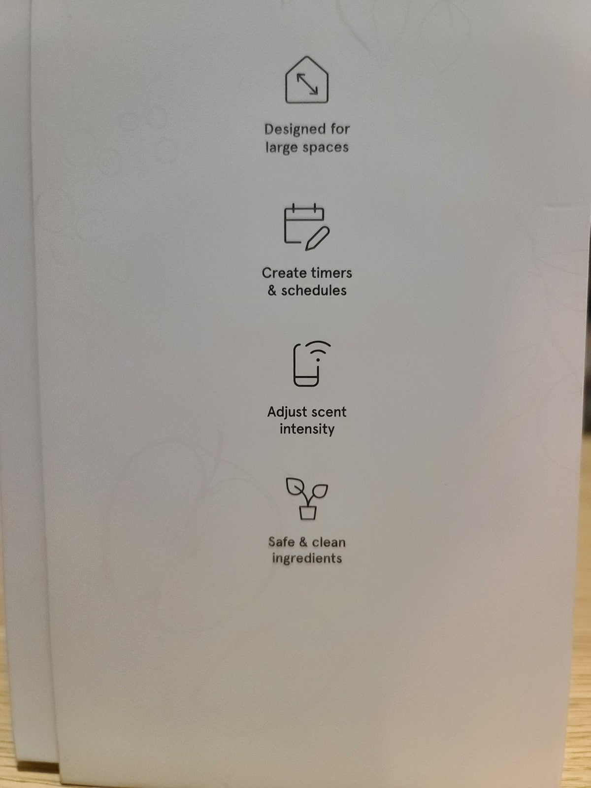 Pura Plus Smart Fragrance Diffuser White Dual + Two SMART FRAGRANCE REFILLS
